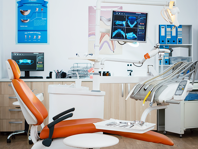 Impianti dentali con tecnologia computerizzata per dire addio a traumi e suture: tornare a sorridere in tutta libertà e sicurezza con la tecnologia Hi-tech.